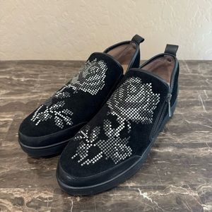 Donald Pliner Mylasp Flower Embellished Leather Sneakers